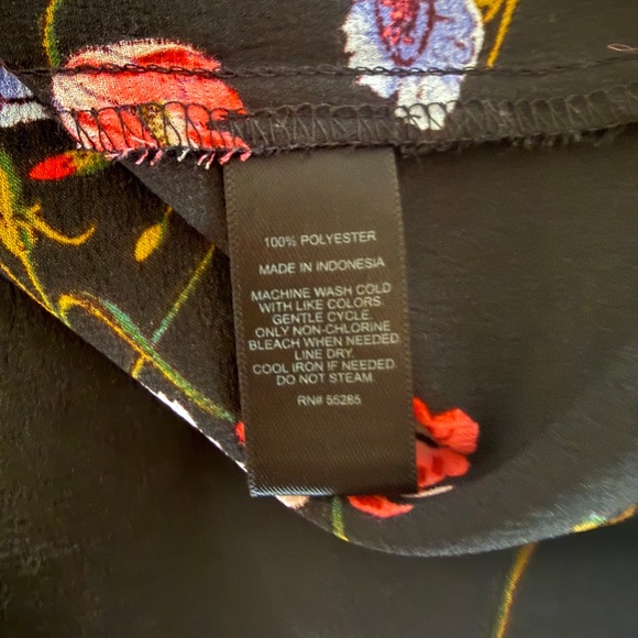 Express Floral Black Button-Up Blouse - Picture 5 of 6